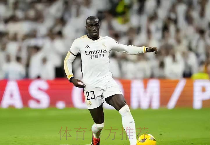 科贝：阿方索-戴维斯将成为皇马明年引援的重点